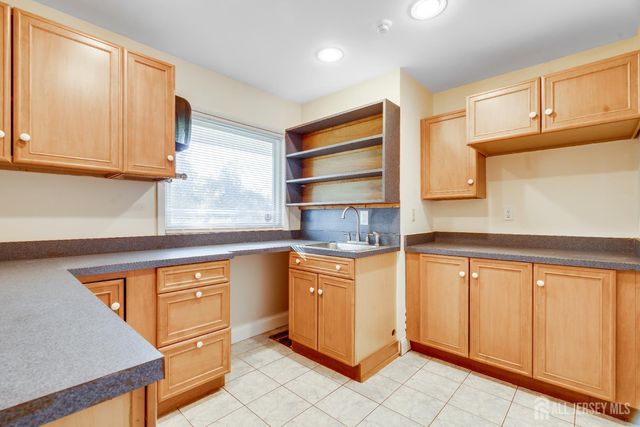 5 Stanworth Road, South Brunswick, NJ 08824