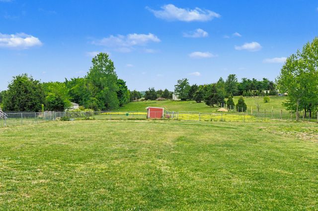 1961 Egypt Rd, Chapel Hill, TN 37034
