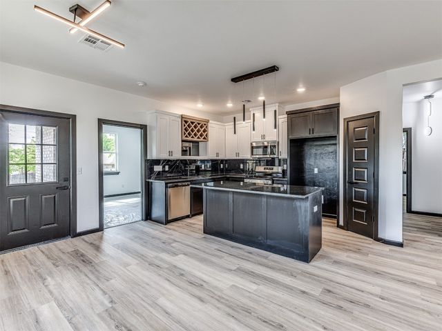 4419 Meadowpark Drive, Midwest City, OK 73110