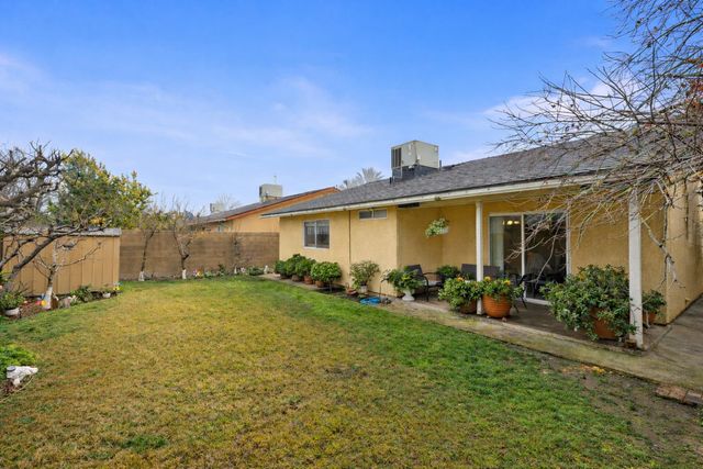 23663 Las Palmas Avenue, Madera, CA 93637