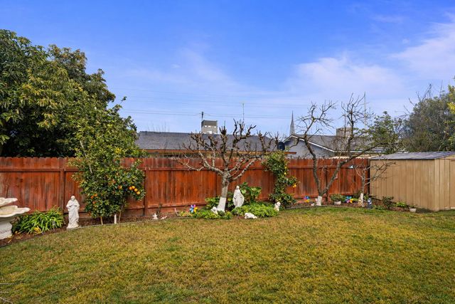 23663 Las Palmas Avenue, Madera, CA 93637