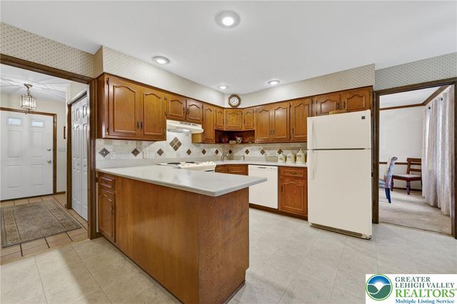 5292 Hanover Drive, Lower Macungie Twp, PA 18106