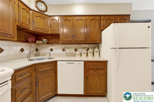 5292 Hanover Drive, Lower Macungie Twp, PA 18106