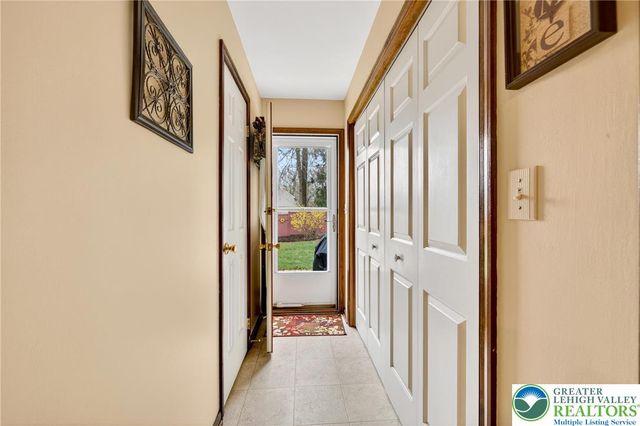 5292 Hanover Drive, Lower Macungie Twp, PA 18106