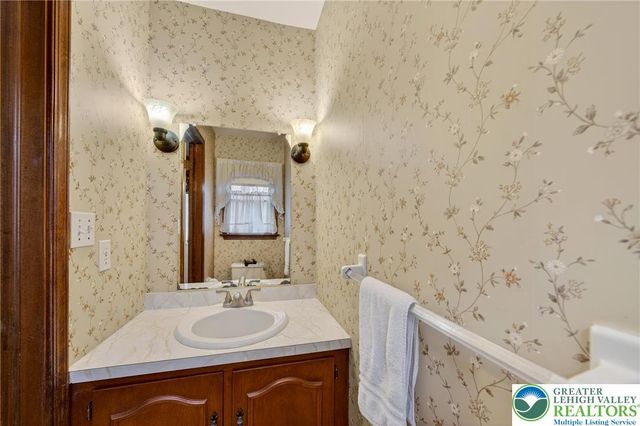 5292 Hanover Drive, Lower Macungie Twp, PA 18106