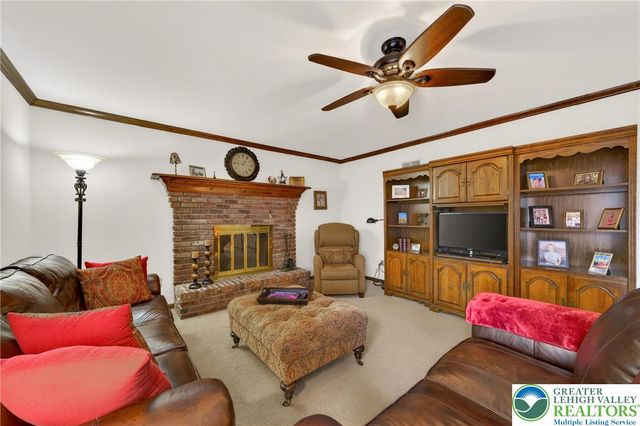 5292 Hanover Drive, Lower Macungie Twp, PA 18106