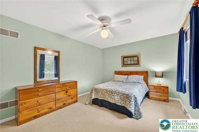 5292 Hanover Drive, Lower Macungie Twp, PA 18106