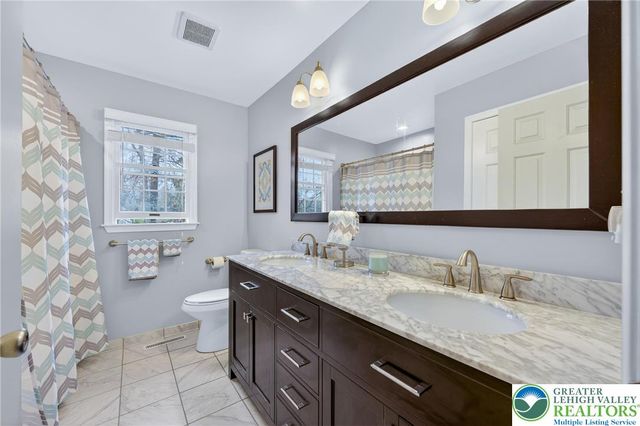 5292 Hanover Drive, Lower Macungie Twp, PA 18106