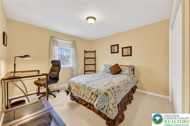 5292 Hanover Drive, Lower Macungie Twp, PA 18106