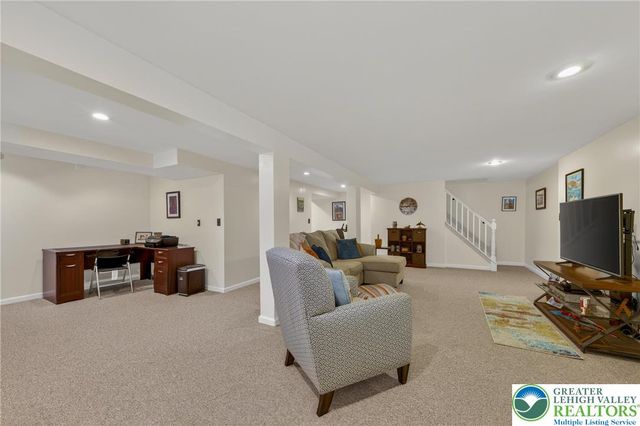 5292 Hanover Drive, Lower Macungie Twp, PA 18106