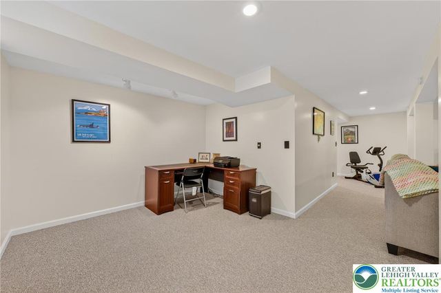 5292 Hanover Drive, Lower Macungie Twp, PA 18106