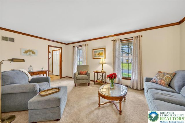 5292 Hanover Drive, Lower Macungie Twp, PA 18106