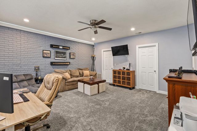 1276 SE Williams Court, Waukee, IA 50263
