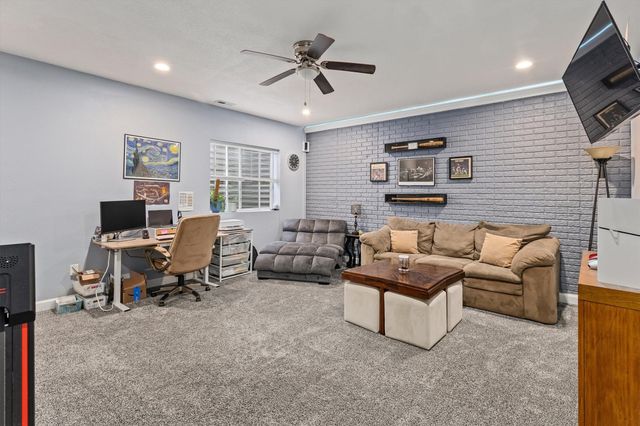 1276 SE Williams Court, Waukee, IA 50263