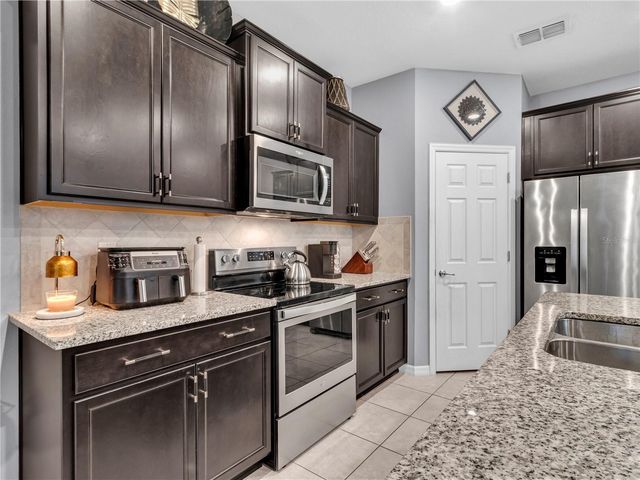 5019 BLUE LATAN LANE, Tampa, FL 33610