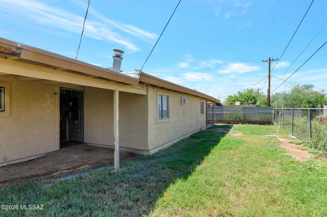 2416 S Forgeus Stravenue, Tucson, AZ 85713