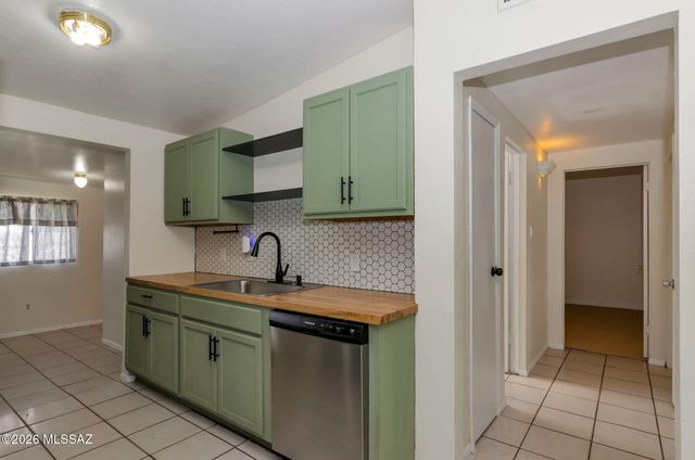 2416 S Forgeus Stravenue, Tucson, AZ 85713