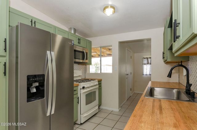 2416 S Forgeus Stravenue, Tucson, AZ 85713