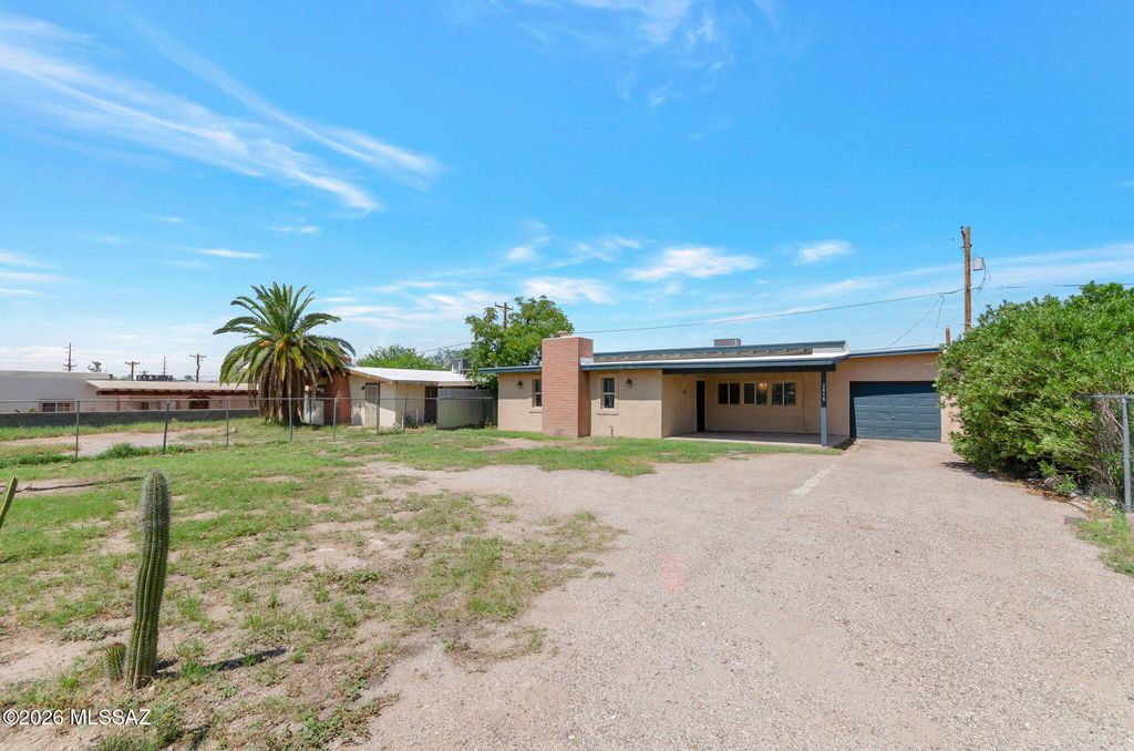 2416 S Forgeus Stravenue, Tucson, AZ 85713