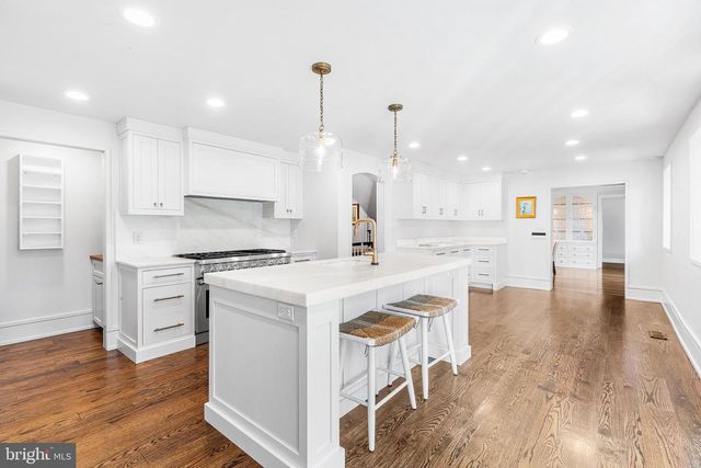 2490 WHITE HORSE RD, Berwyn, PA 19312