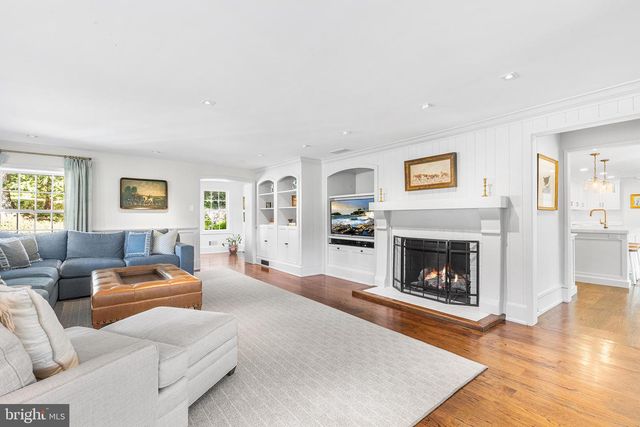 2490 WHITE HORSE RD, Berwyn, PA 19312