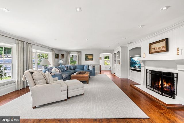 2490 WHITE HORSE RD, Berwyn, PA 19312