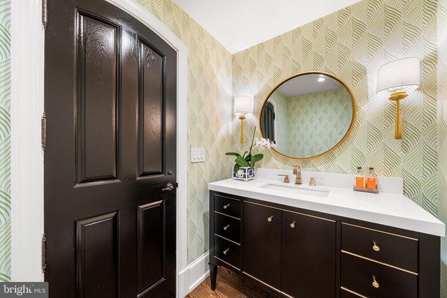 2490 WHITE HORSE RD, Berwyn, PA 19312