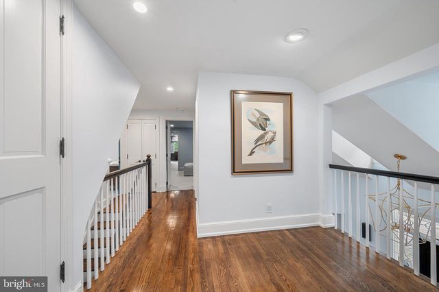 2490 WHITE HORSE RD, Berwyn, PA 19312