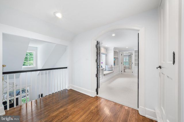 2490 WHITE HORSE RD, Berwyn, PA 19312