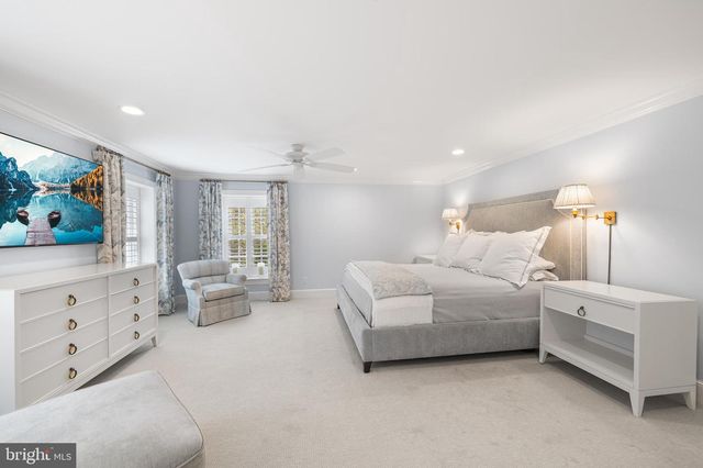 2490 WHITE HORSE RD, Berwyn, PA 19312