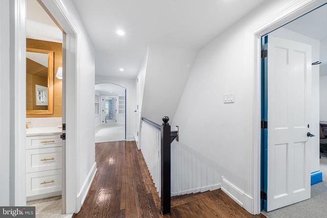 2490 WHITE HORSE RD, Berwyn, PA 19312