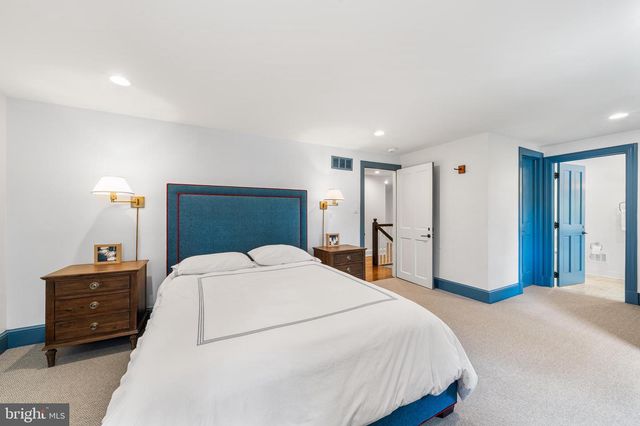 2490 WHITE HORSE RD, Berwyn, PA 19312