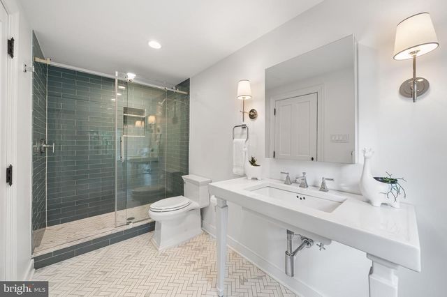 2490 WHITE HORSE RD, Berwyn, PA 19312