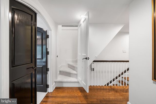 2490 WHITE HORSE RD, Berwyn, PA 19312