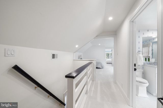 2490 WHITE HORSE RD, Berwyn, PA 19312