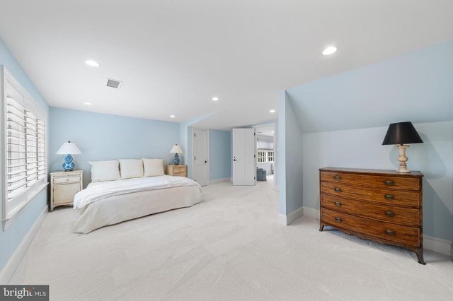 2490 WHITE HORSE RD, Berwyn, PA 19312