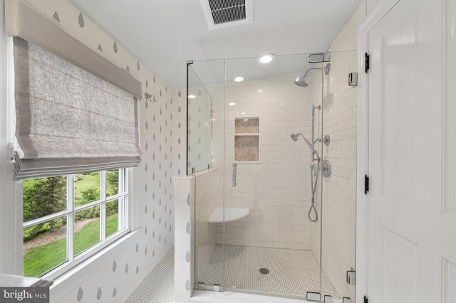 2490 WHITE HORSE RD, Berwyn, PA 19312