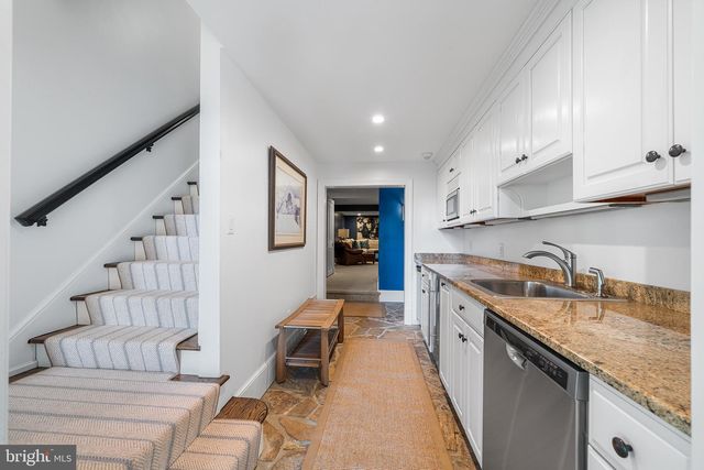 2490 WHITE HORSE RD, Berwyn, PA 19312