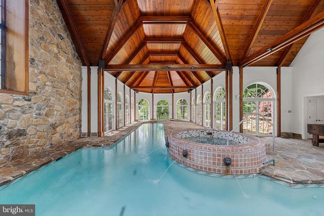 2490 WHITE HORSE RD, Berwyn, PA 19312