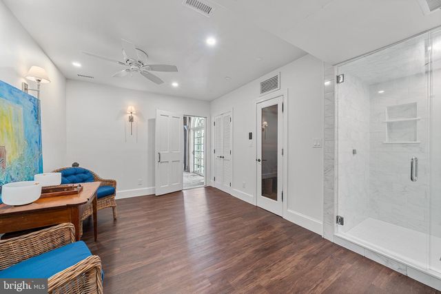 2490 WHITE HORSE RD, Berwyn, PA 19312