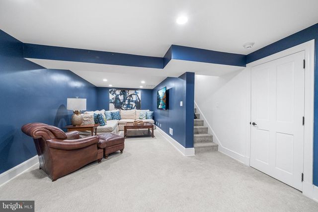 2490 WHITE HORSE RD, Berwyn, PA 19312