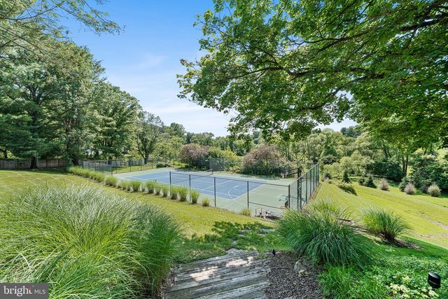 2490 WHITE HORSE RD, Berwyn, PA 19312