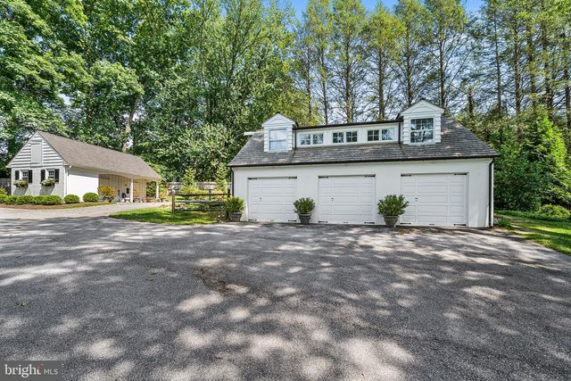 2490 WHITE HORSE RD, Berwyn, PA 19312