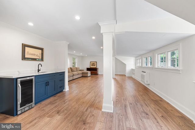 2490 WHITE HORSE RD, Berwyn, PA 19312