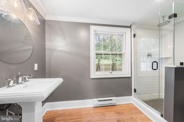 2490 WHITE HORSE RD, Berwyn, PA 19312