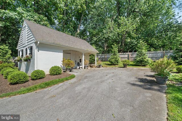 2490 WHITE HORSE RD, Berwyn, PA 19312