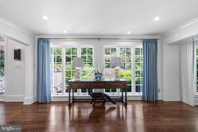 2490 WHITE HORSE RD, Berwyn, PA 19312