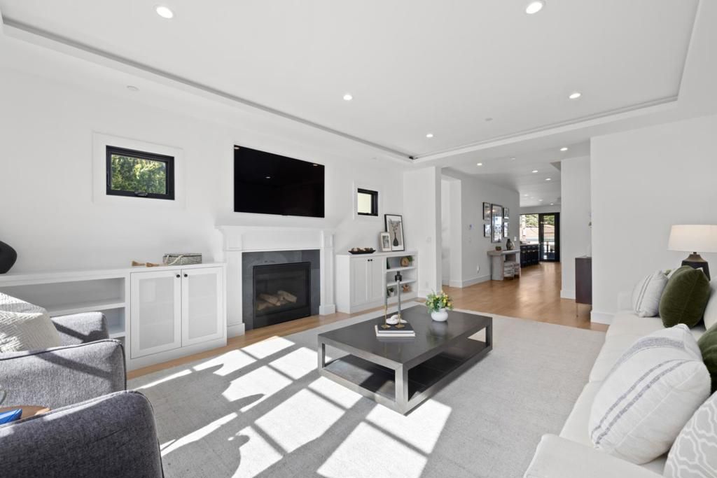 Image 9 of property listing at 611 Nevada Avenue, San Mateo, CA 94402