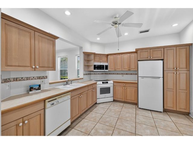 814 Carolina Circle SW, Vero Beach, FL 32962