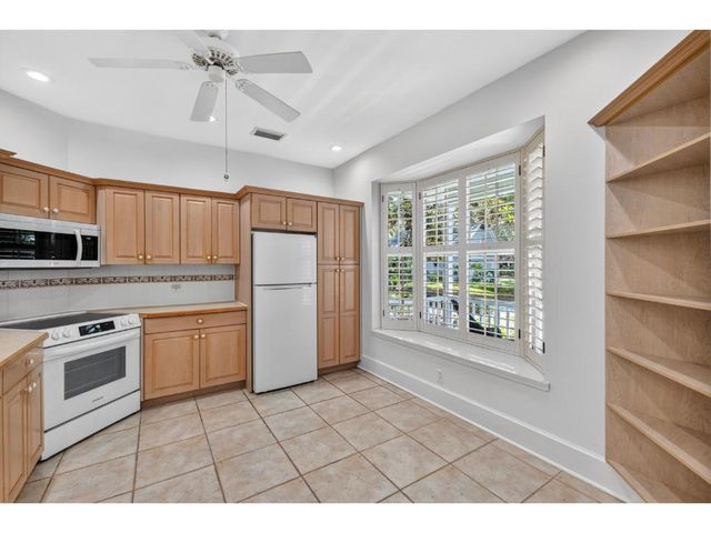 814 Carolina Circle SW, Vero Beach, FL 32962